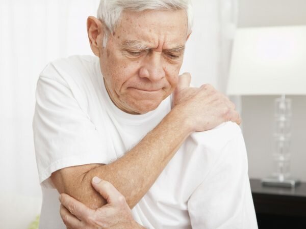 Bác sĩ tiết lộ những đối tượng dễ mắc bệnh đau vai gáy cột sống mà bạn chưa biết